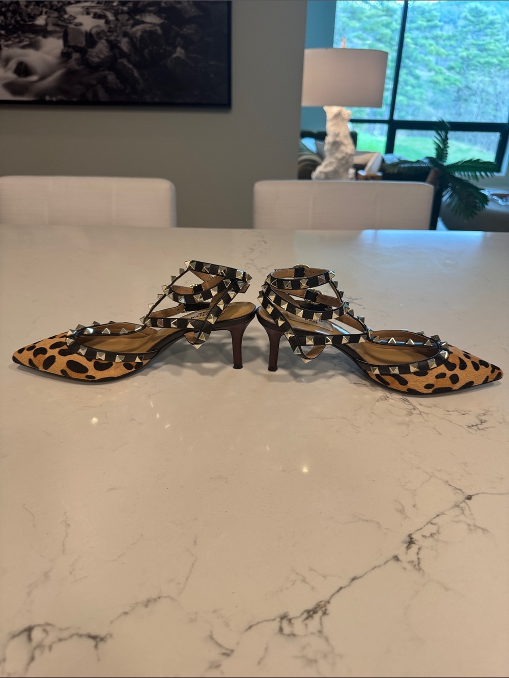 Kaitlyn Pan Rockstud Leopard Print Calf Hair Pointed T-Strap Kitten Heels Sz 7 - Picture 4 of 9